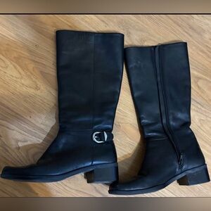 Women black boots